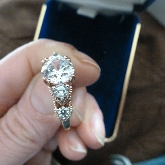 BELLA LUCA ROSE GOLD RING - Picture 3 of 8